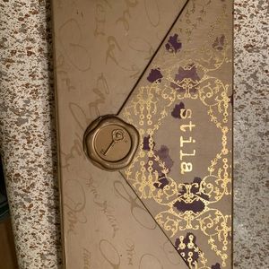 Stila - Eyeshadow and blush pallet